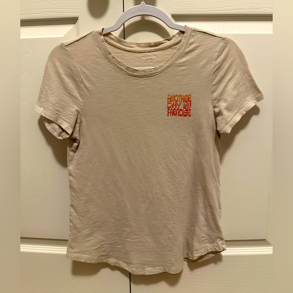Old Navy Women’s Graphic T-Shirt (Color: Beige)